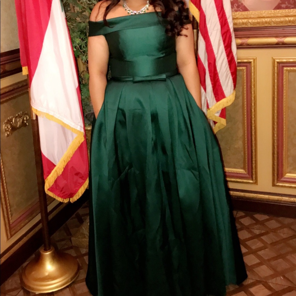 Emerald formal dress - Picture 1 of 1